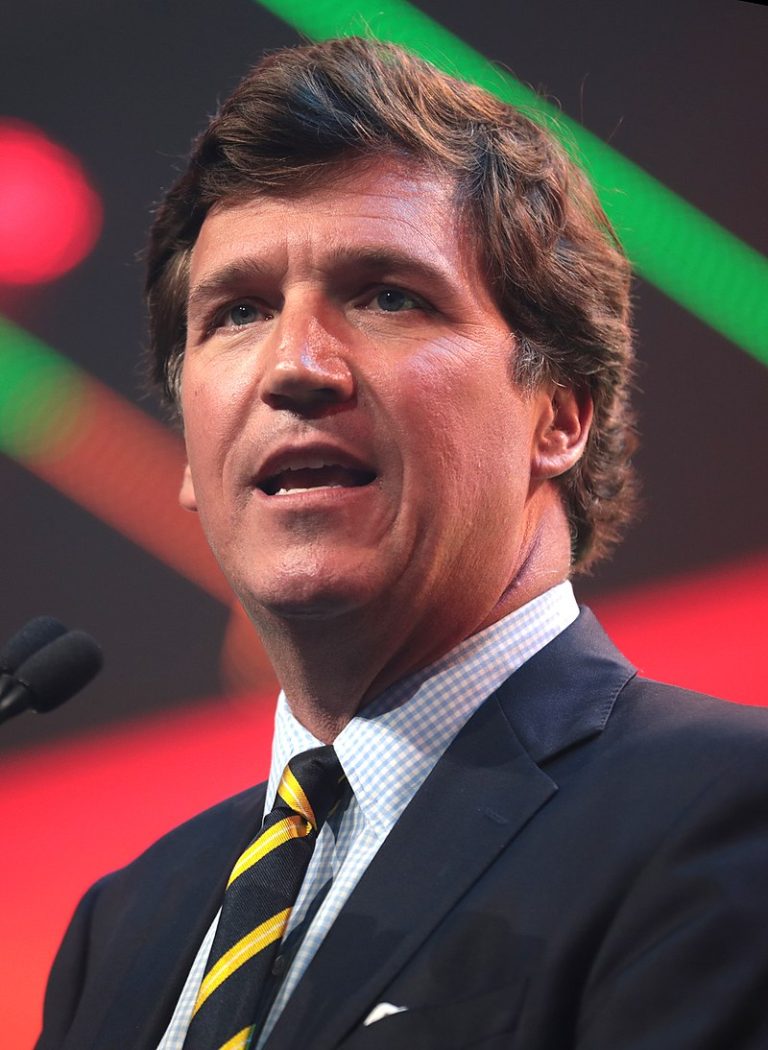 Tucker_Carlson_2020_(cropped)