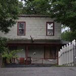 Boarded_up_house,_Corinth,_New_York