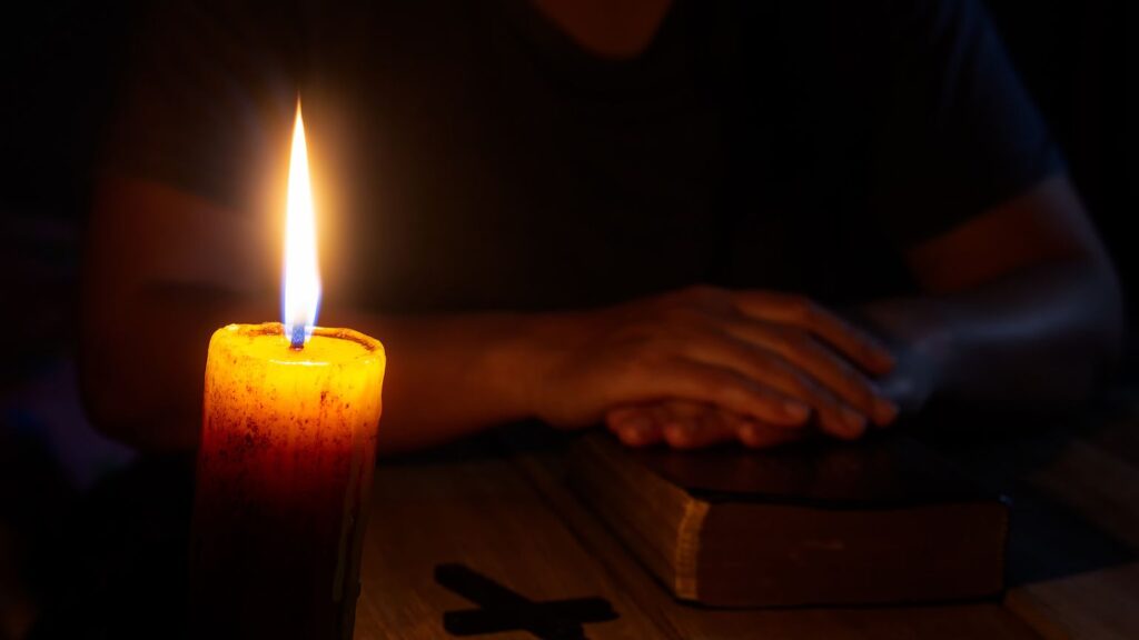 prayer_by_candlelight.jpg.optimal