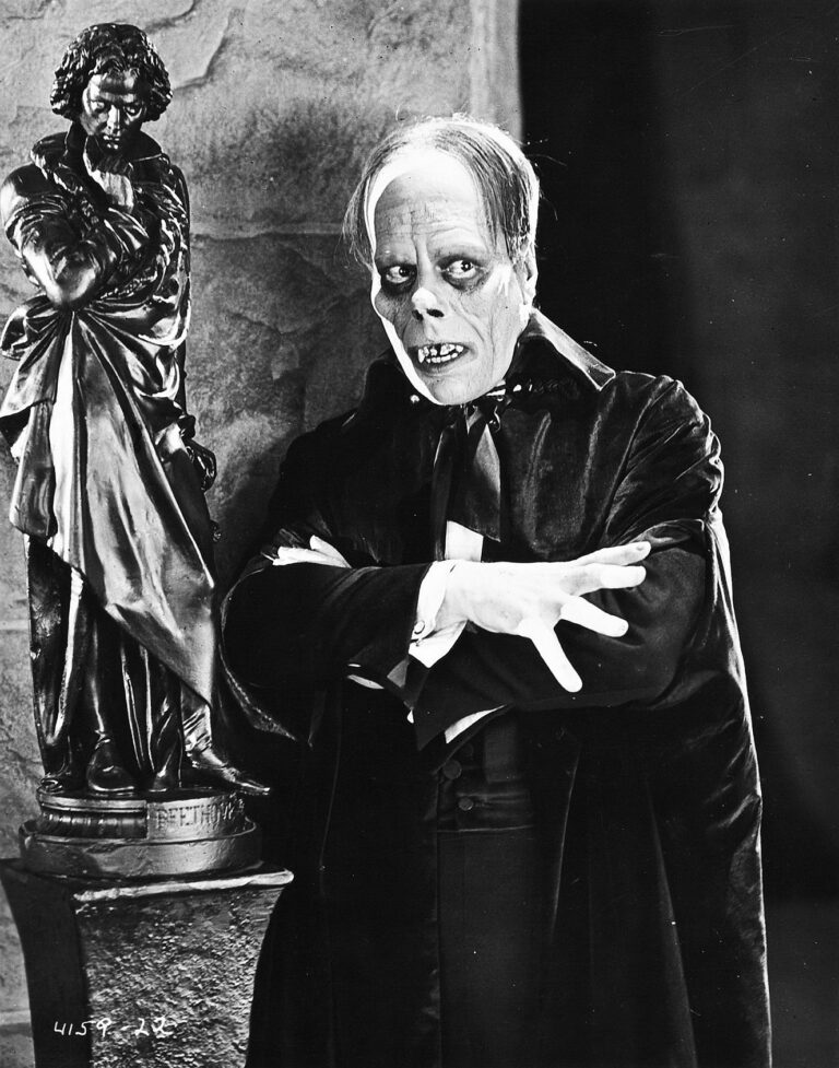 Lon_Chaney_as_The_Phantom